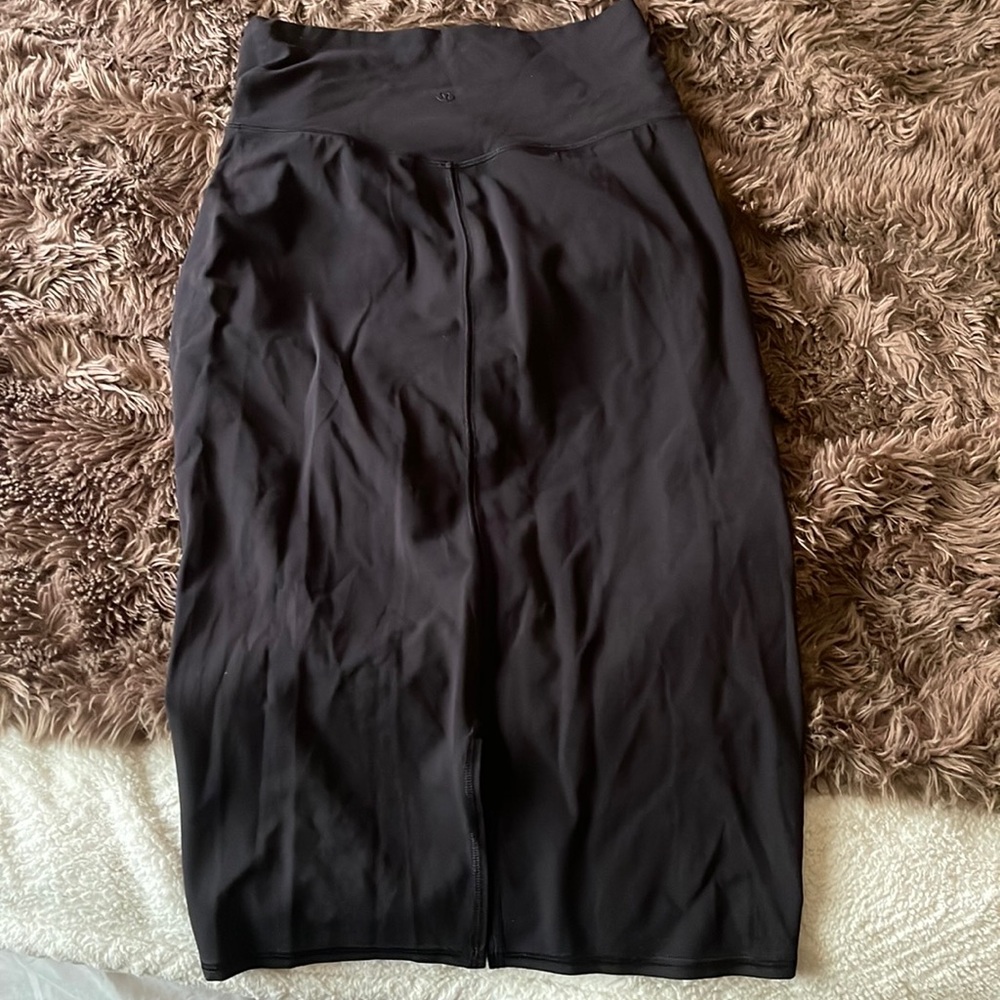 Lulu nulu slim fit skirt